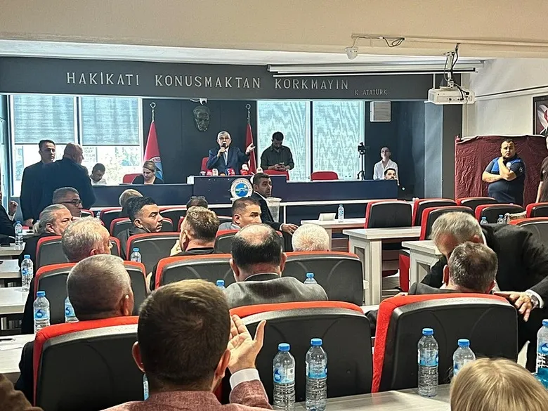 son-dakika-izmirde-menderes-belediye-baskanvekilligi-secimini-ak-partinin-adayi-asuman-sen-kazandi-1786967592935.jpeg