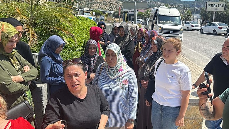 Bodrum’da tanker, patlayan içme suyu hattı nedeniyle oluşan çukura düştü