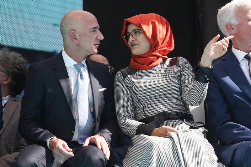 Amazon’un CEO’su Jeff Bezos Cemal Kaşıkçı’yı anma töreni için İstanbul’a geldi