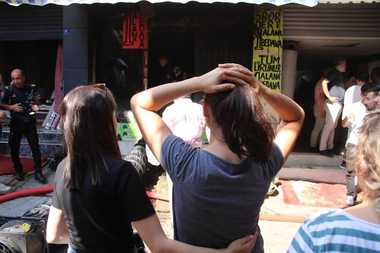 Aydın’da yangın! Çarşıyı duman sardı, göz gözü görmedi