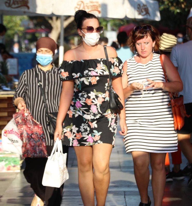 Turistler maske ve sosyal mesafe konusunda duyarsız
