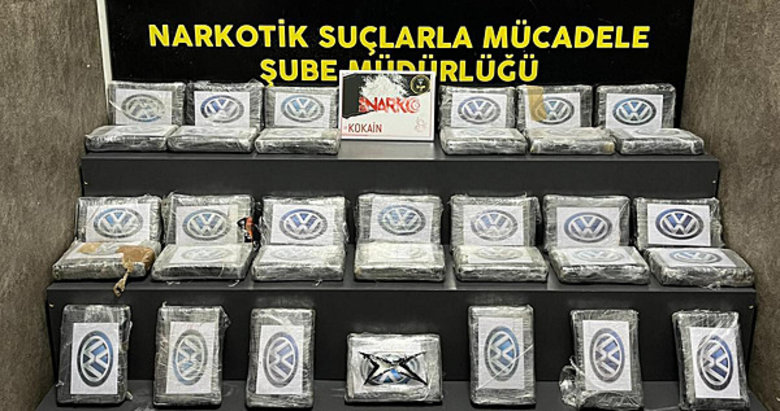 İzmir’de narkotik baskını! Karabağlar, Karşıyaka’da kilolarca kokain ele geçirildi