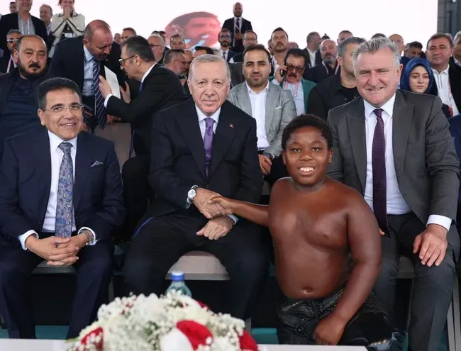 baskan-erdogan-yagli-gures-cumhurbaskanligi-kupasi-finalini-izledi-1790437850046.png