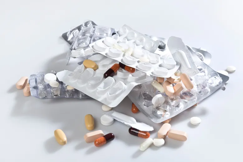 saclariniz-dokuluyor-yaslanma-hizlandiysa-dikkat-nedeni-bu-vitamin-eksikligi-olabilir-1786366443938.jpg