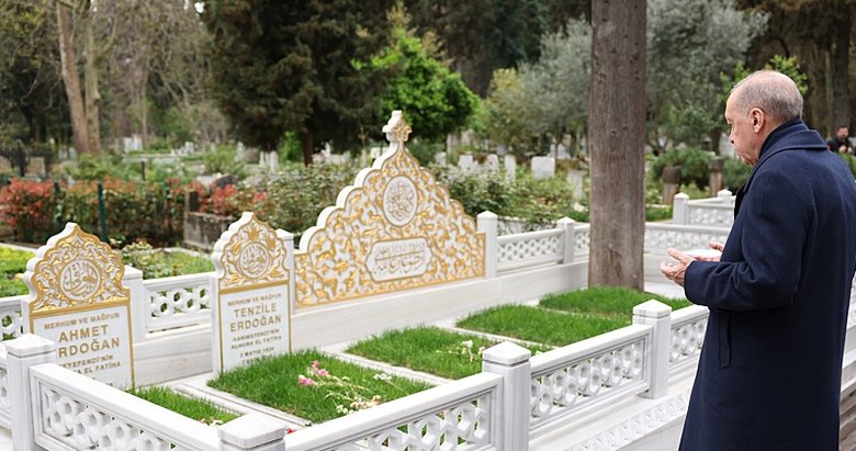 Başkan Erdoğan’dan anne ve babasının kabrine ziyaret