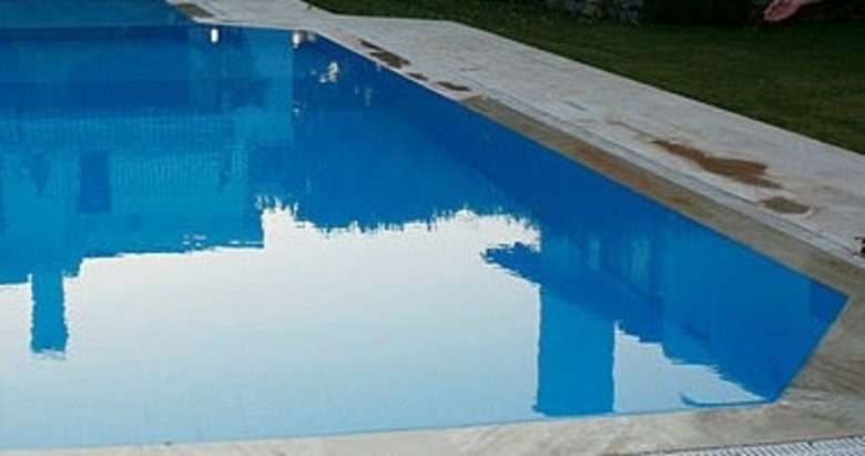 İzmir’de feci ölüm! Mimar yüzmek için geldiği havuzda...