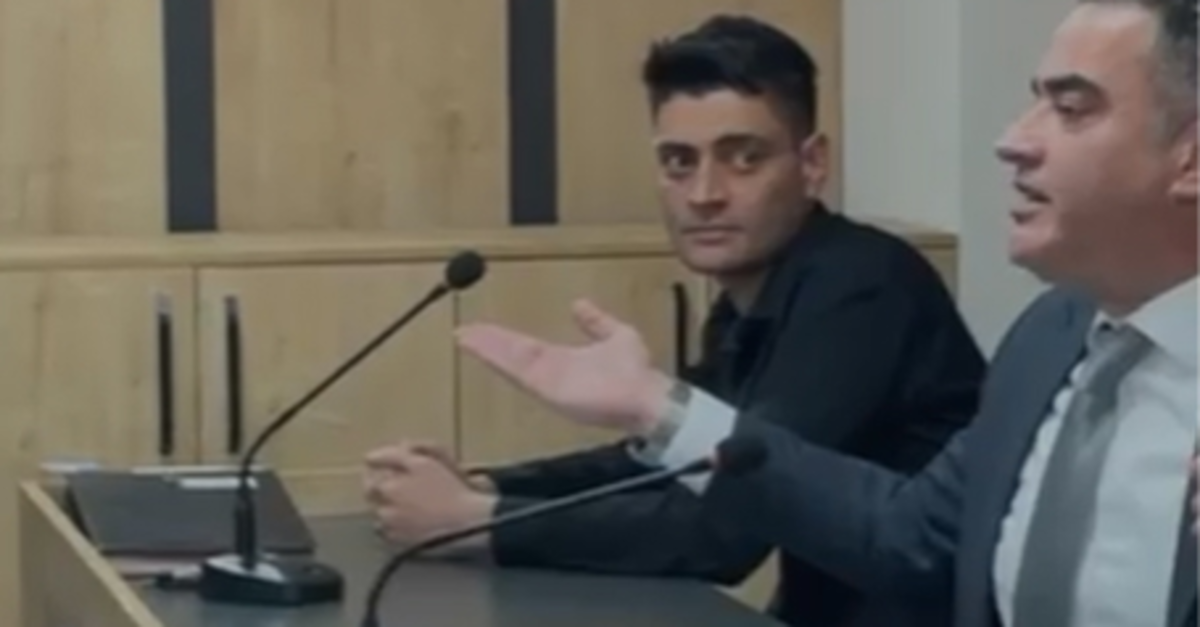 Önce küfür etti sonra kovdu