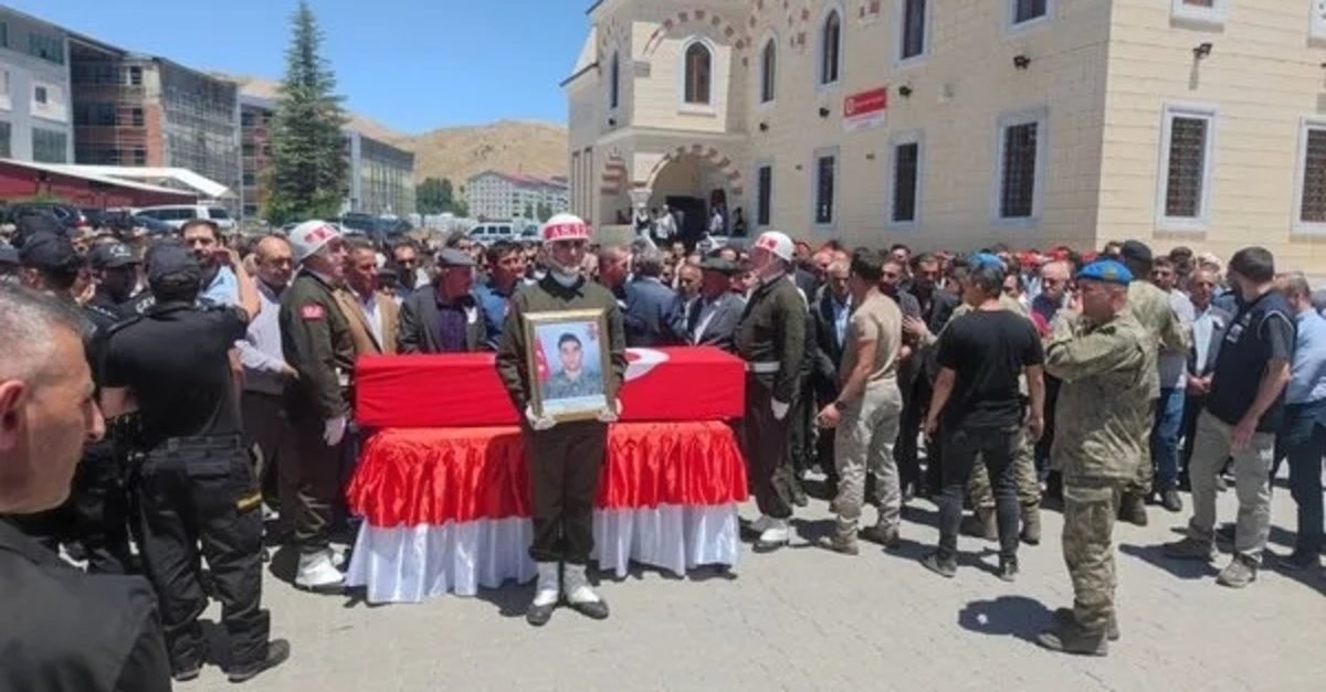 Türkiye Yasta: Pençe-Kilit Operasyonu'nda Şehit Düşen 12 Askerimize Veda