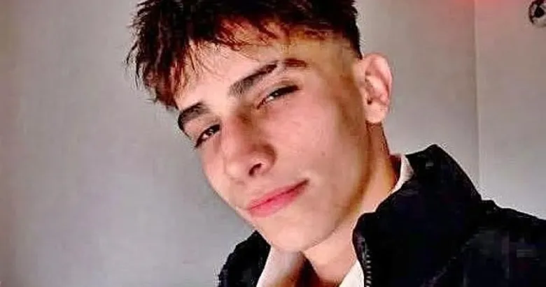 Minibüsle çarpışan genç motosiklet sürücüsü öldü