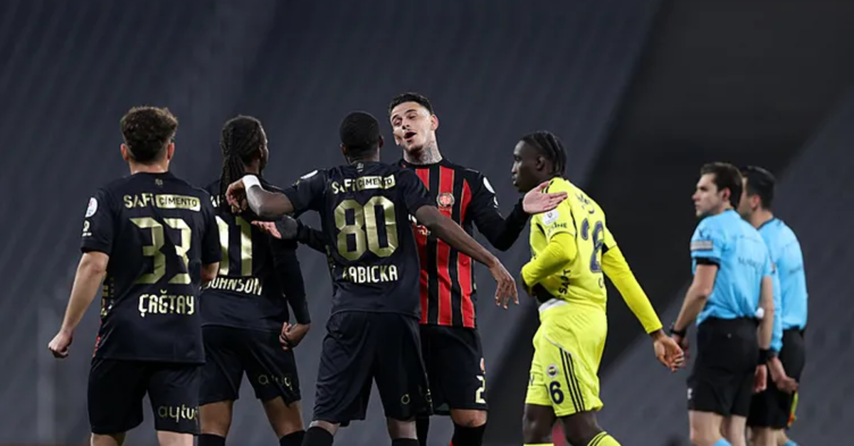 Fenerbahçe'de şok gelişme! Karagümrük maçı sonrası tehdit yağdı