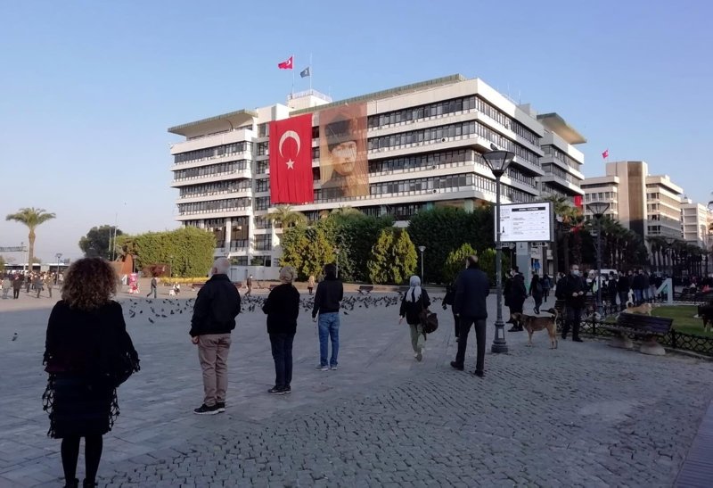 İzmir Atatürk’ü anıyor!