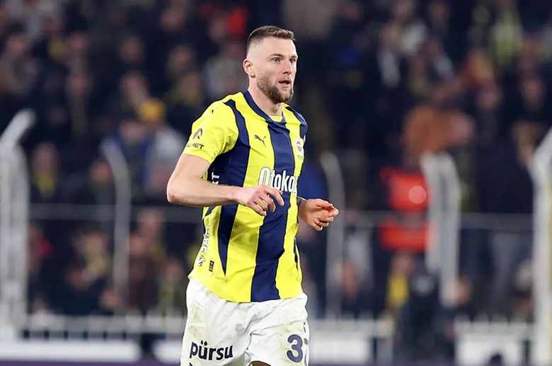 Fenerbahçe’de tecrübeli savunmacıya talip var!