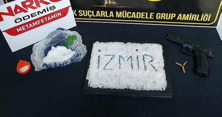 İzmir’de kısıtlamada uyuşturucu sevkiyatına polis dur dedi