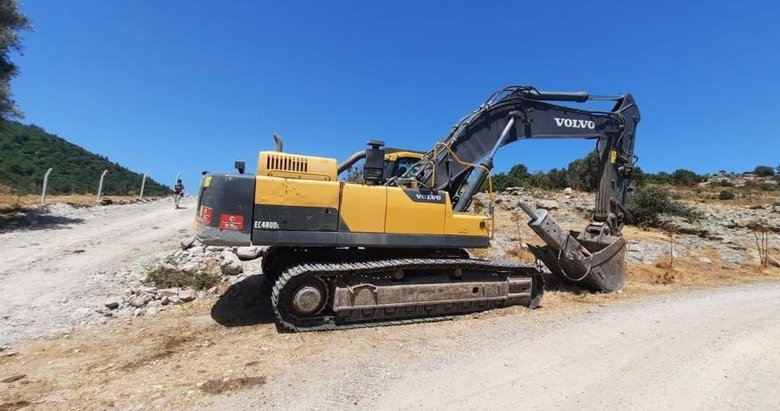 Tarihi kalıntılara bile aldırış etmeden yol açtılar