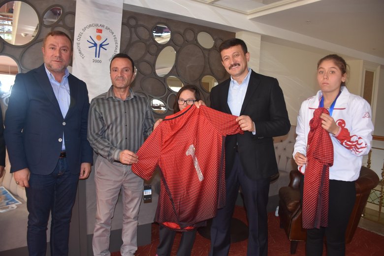 AK Partili Hamza Dağ’dan özel sporculara destek