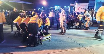 Deprem bölgesinde zamana karşı yarış! Can kurtarma telaşı fotoğraf karesinde