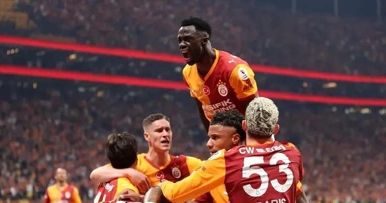 Aslan hem dipte hem zirvede