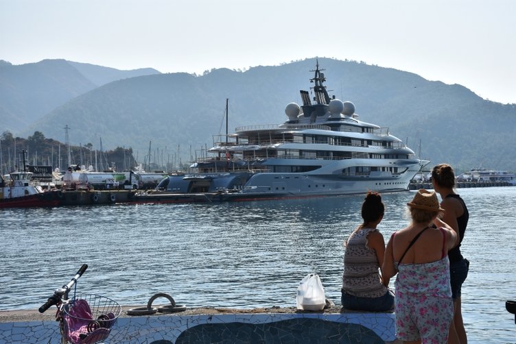 Muğla Marmaris’teki lüks yat ’Flying Fox’un deposu bir servete doluyor