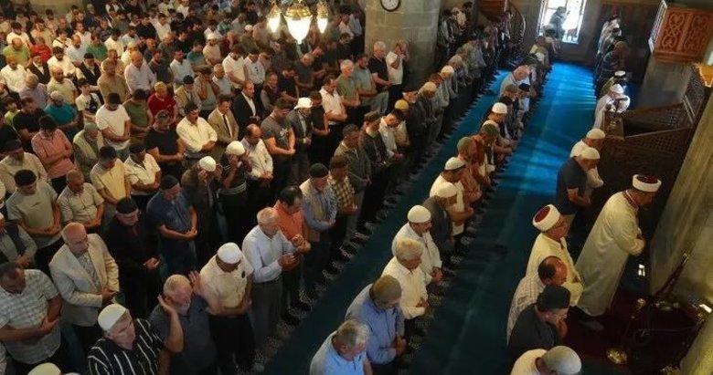 Haniye için 81 ilde gıyabi cenaze namazı