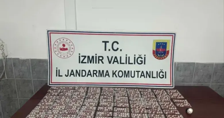 İzmir’de durdurulan araçta 1456 sentetik hap ele geçirildi