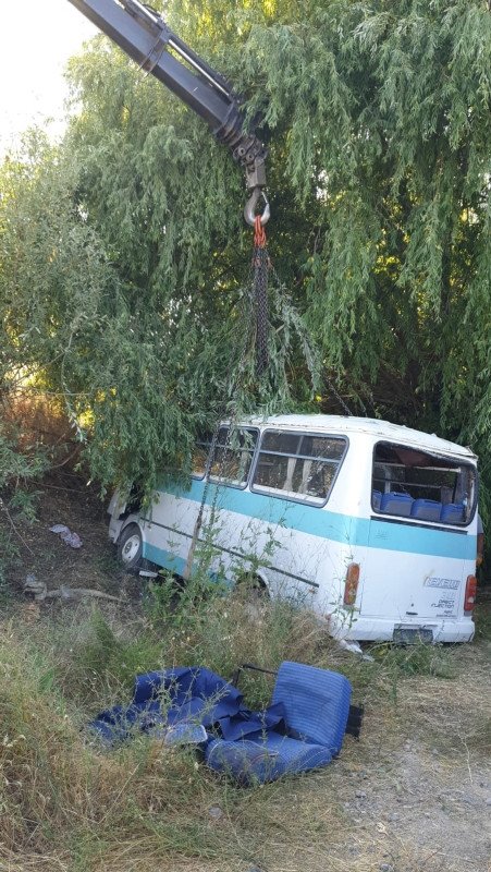 Afyon’daki minibüs faciasından yaralı kurtuldu yaşadıkları dehşeti anlattı: Vurduğumuz ağaç ön camı parçaladı ve içeri girdi