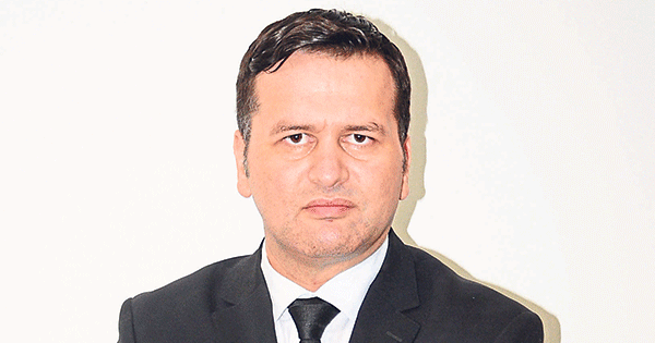 Η Σμύρνη βυθίζεται Η Σόιερ κάνει πολιτική