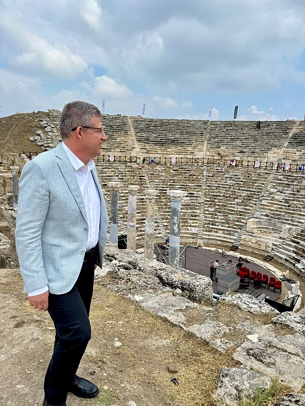 ‘Çalgıyı da beceremediniz milyonlar çöpe gitti’