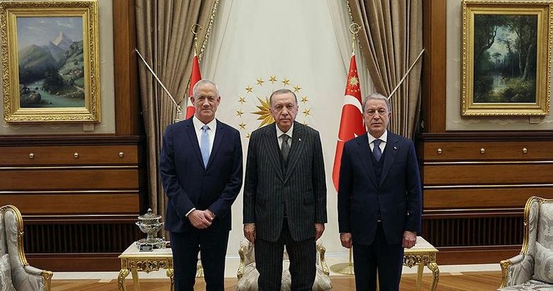 Başkan Recep Tayyip Erdoğan Türkiye’ye gelen İsrail Savunma Bakanı Gantz’i kabul etti