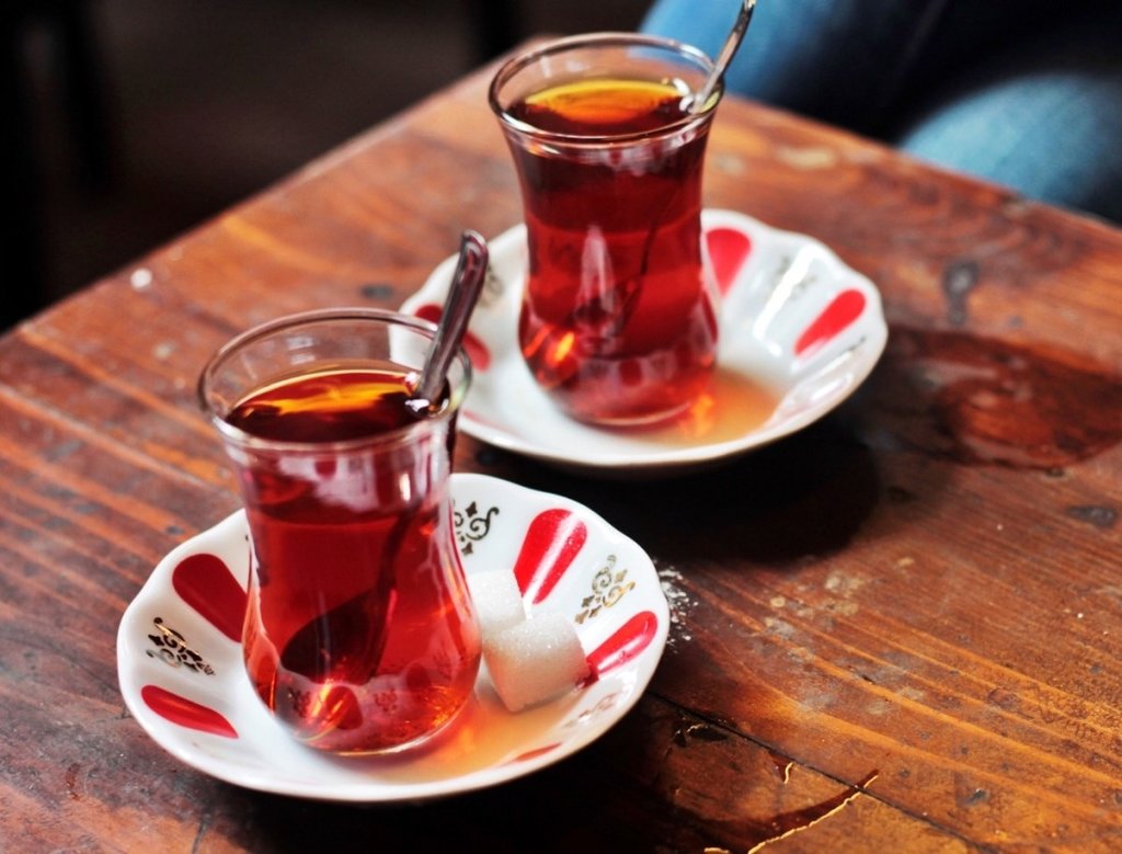 Çayın yanlış tüketimiyle gelen risklere dikkat! Çayın zararları nelerdir?
