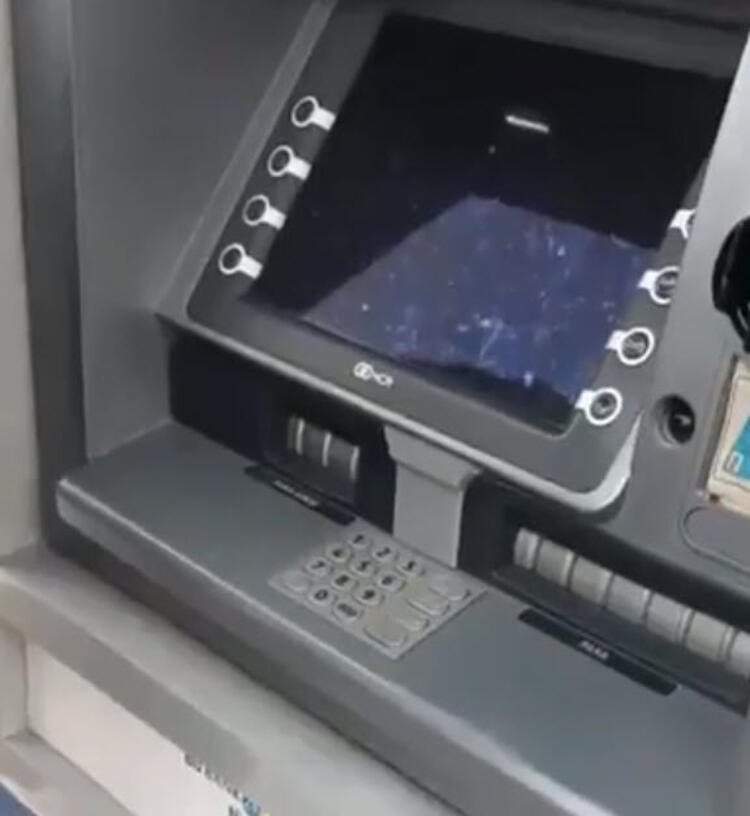 ATM’den para çekenler gizli tehlikeye dikkat! ATM farelerinden sıra dışı düzenek görenler şaşırdı