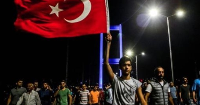 Ünlüler FETÖ’ye lanet yağdırdı