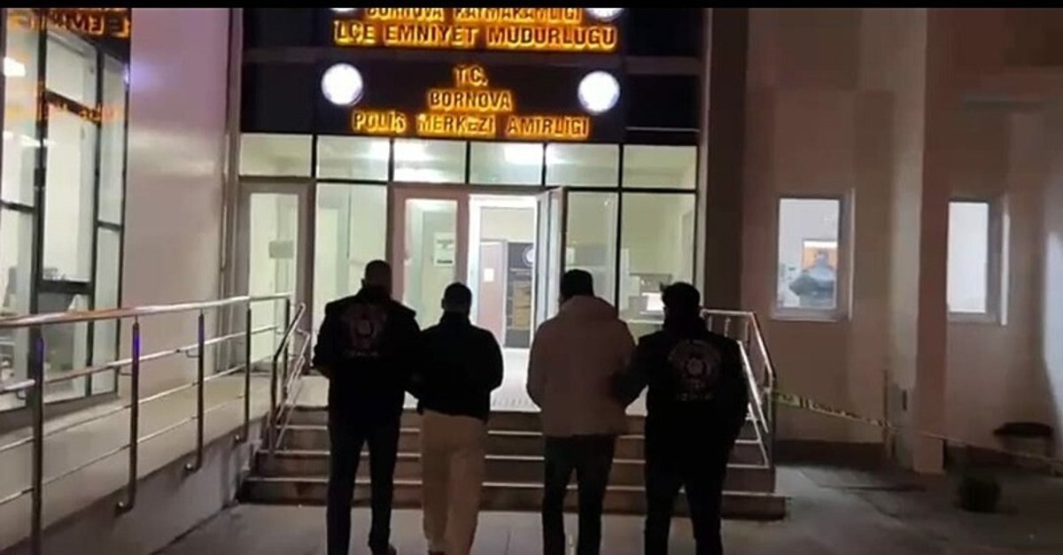 İzmir'de film gibi gasp olayı! 'Polisim' diyerek vurgun yaptıllar