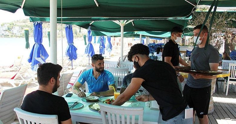 Bodrum’da vatandaşlar kafe ve restoranlara akın etti