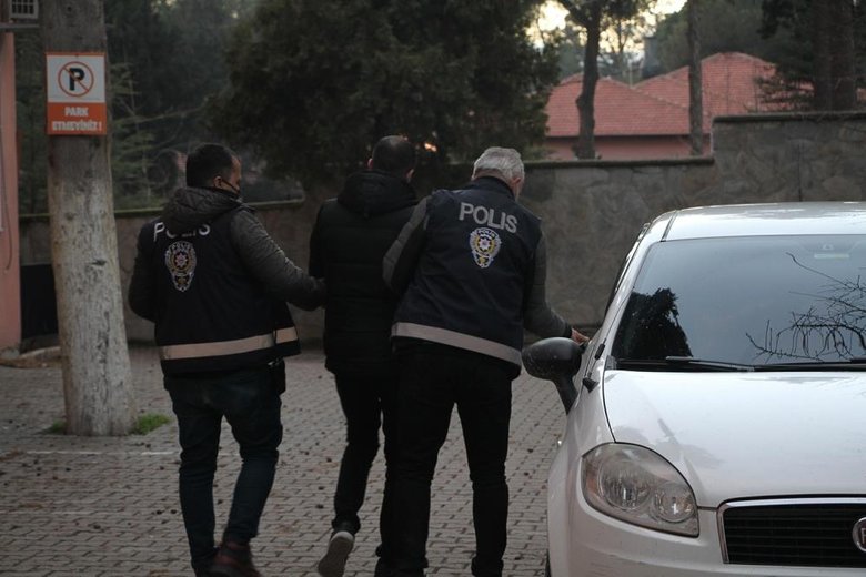 Kiralık otomobille uyuşturucu sevkiyatı polise takıldı