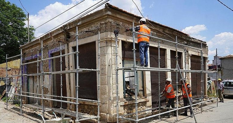 Menemen’deki tarihi çarşıda hummalı çalışma: Küllerinden doğacak