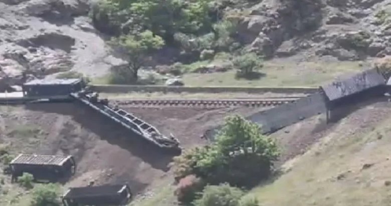 Elazığ’da yük treni raydan çıktı!