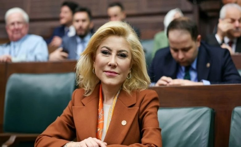 ak-partili-sebnem-bursali-aksoydan-izmirdeki-yeni-su-tarifesine-sert-tepki-bu-bir-indirim-degil-acikca-bindiri-1779313963199.jpeg