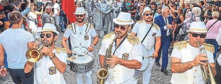 İzmir’de karnaval havasında Ahi Festivali