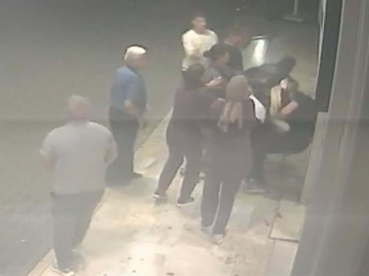 İzmir’de korkunç olay! Acildeki doktorun saçını koparıp darbettiler: O anların görüntüsü ortaya çıktı