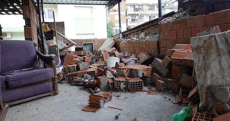 İzmir’de fırtına kabusu! Teras duvarı yıkıldı 3 kişi yaralandı