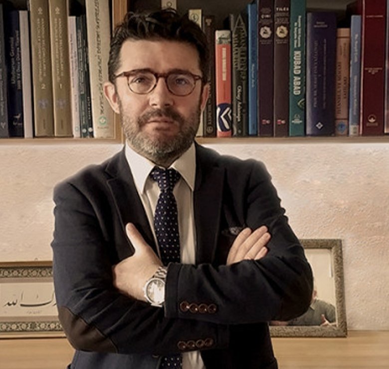 5. kattan düşerek ölen restoratörün profesör eşi hakim karşısında