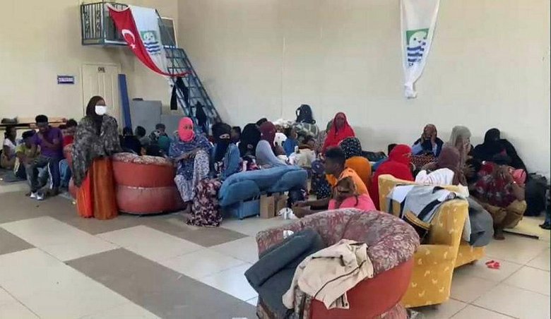 Yunanlılar botun motorunu söküp ölüme itti! Foça açıklarında 52 kaçak göçmen kurtarıldı