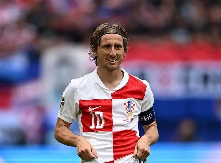 Real Madrid, Luka Modric’in sözleşmesini 1 yıl uzattı