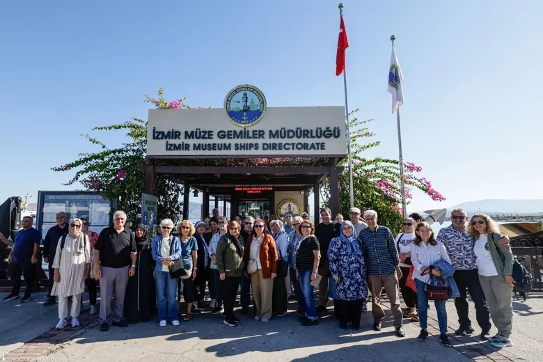 izmirde-emeklilere-ozel-ucretsiz-gezi-programi-basladi-1790758331859.jpeg
