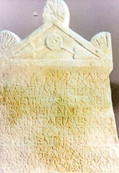 Türkiye’den kaçırılan Lidya dönemine ait kefaret yazıtı İtalya’da teslim alındı