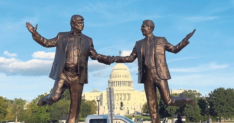 ABD’de Trump ile Epstein’ın heykeli eski yerine yerleştirildi