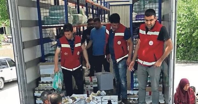 Afet bölgesinde ihtiyaçlar mobil sosyal marketlerle karşılanıyor