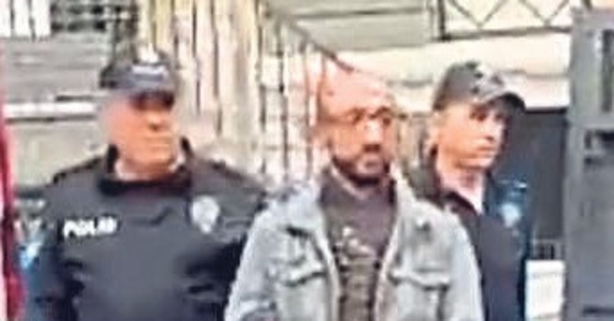 İzmir'de insan kaçakçısı suçüstü yakalandı