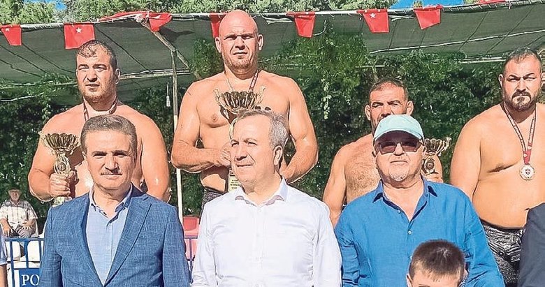 İş insanı Münir Tanyer Isparta’da ‘Güreş Ağası’ oldu