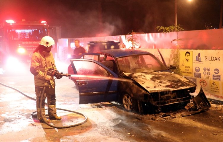 İzmir’de park halindeki otomobilde yangın! Yanarken öyle bir şey yaptı ki...